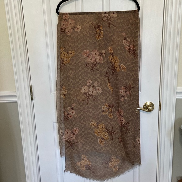 Coach Scarf Signature C Brown Neutral Pink Mauve Gold Wildflower Floral Bouquets - Picture 6 of 13